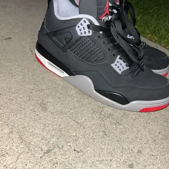 Jordan 4 bred 2019 size 9.5 Athletic Shoes
